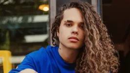 Imagem ilustrativa da notícia "A
família toda ajuda a cuidar do meu cabelo", revela Vitão