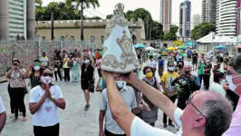 Sem que o Círio de Nazaré possa sair às ruas neste ano em decorrência da pandemia do novo coronavírus, muitos fiéis decidiram antecipar as homenagens para Nossa Senhora. 