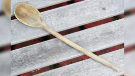 A vítima teve o objeto introduzido na cavidade anal. 