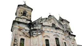 Localizada no bairro da Campina, Igreja das Mercês é tombada pelo Iphan e está bastante deteriorada, precisando de reparos urgentes.