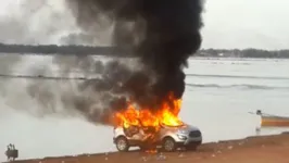 Imagem ilustrativa da notícia Ciúme
teria motivado esfaqueamento que terminou com carro incendiado