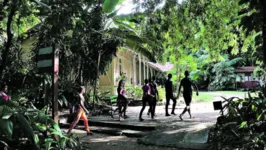 O Parque Zoobotânico abriga 1.700 animais de 100 espécies, além de 14 monumentos históricos.