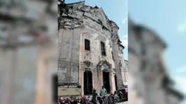 O Convento dos Mercedários está há décadas sem reformas e o abandono se espalha pela frente. 
