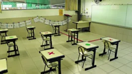 Salas de aula, corredores e demais dependências das escolas foram modificadas para a retomada.