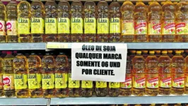 Nos supermercados, o DIÁRIO encontrou avisos limitando a venda de óleo, açúcar e arroz