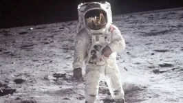 Imagem ilustrativa da notícia Revelação: Neil Armstrong acreditava em E.T's após ir à lua
