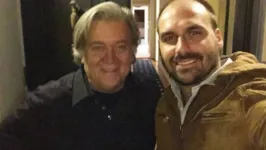 Bannon e Eduardo Bolsonaro em um dos seus inúmeros encontros