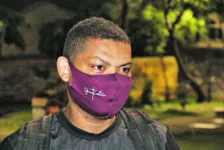 O encarregado de manutenção Eder de Sousa se revolta por causa dos preços elevados dos produtos

