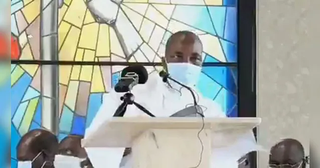Imagem ilustrativa da notícia Padre morre após desmaiar durante missa. Veja!