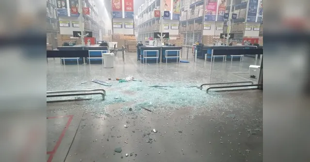 Imagem ilustrativa da notícia Bandidos explodem caixa eletrônico de supermercado atacarejo