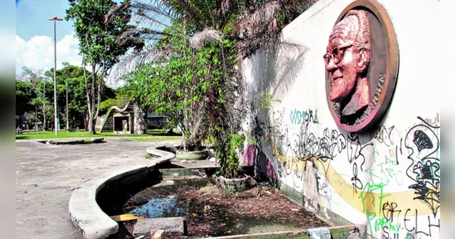 Imagem ilustrativa da notícia Prefeitura gasta mais de R$ 600 mil e Praça Waldemar Henrique segue abandonada