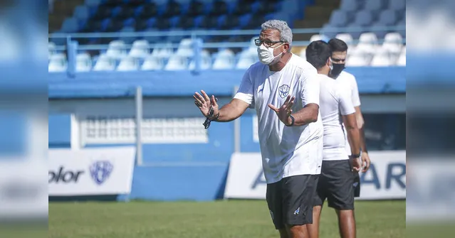 Imagem ilustrativa da notícia Hélio dos Anjos está firme e forte no comando do Papão