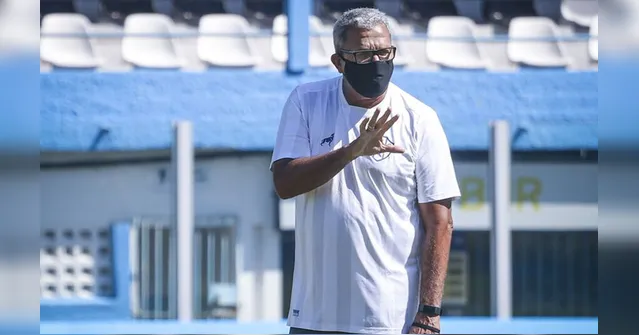 Imagem ilustrativa da notícia Treinador Hélio dos Anjos quer Papão 'em cima' para vencer na estreia da Série C