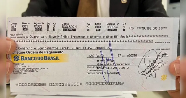 Imagem ilustrativa da notícia Pai e filha tentam compensar cheque falso de quase R$ 50 milhões e são presos