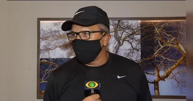 Imagem ilustrativa da notícia Hélio dos Anjos chama diretoria do Paysandu de frágil; assista!