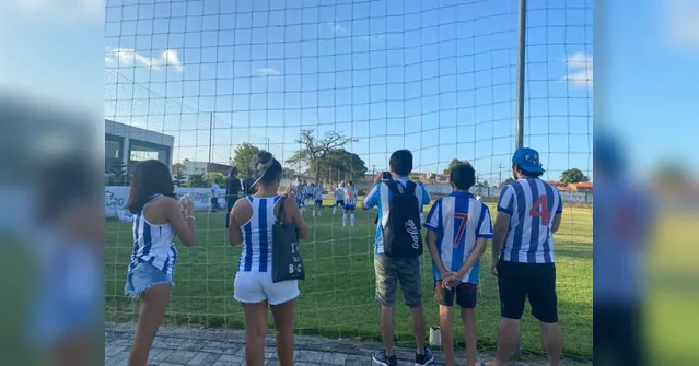 Imagem ilustrativa da notícia Torcida bicolor invade treino para 'matar a saudade'