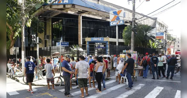 Imagem ilustrativa da notícia Governo
confirma que auxílio emergencial passará a ser de R$ 300 até dezembro