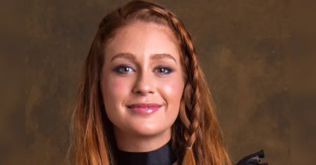 Imagem ilustrativa da notícia Marina Ruy Barbosa dá apalpada nos seios com vestido cavadão