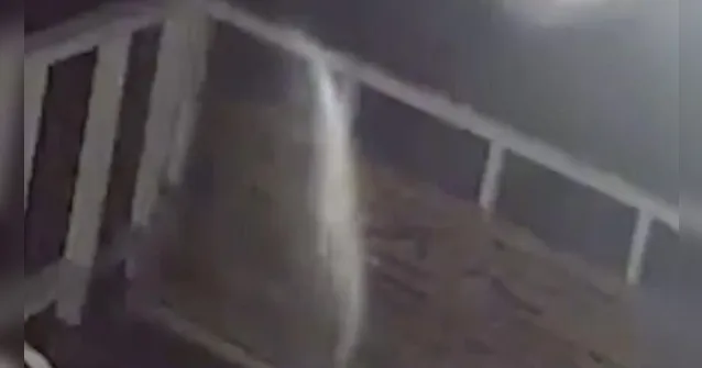 Imagem ilustrativa da notícia Vídeo mostra fantasma de homem visitando a esposa doente