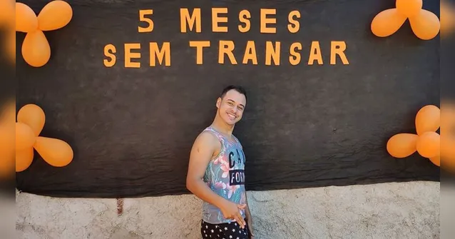 Imagem ilustrativa da notícia Viralizou: jovem faz festa com tema "5 meses sem transar"