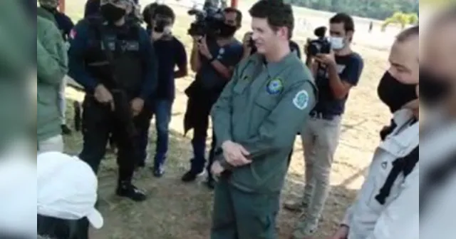 Imagem ilustrativa da notícia Ministro do Meio Ambiente é cercado por garimpeiros e índios dissidentes no Pará
