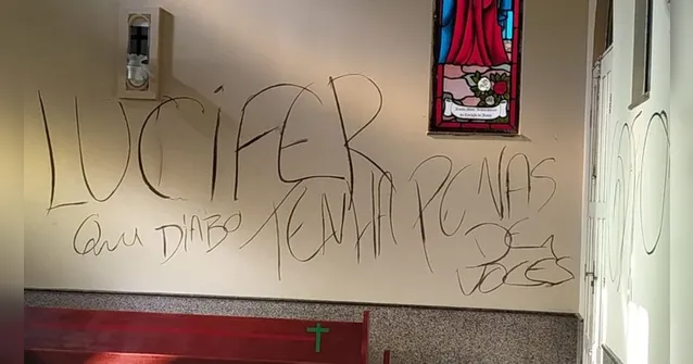Imagem ilustrativa da notícia Igreja Matriz centenária é pichada: "O diabo manda aqui. Vai morrer padre"