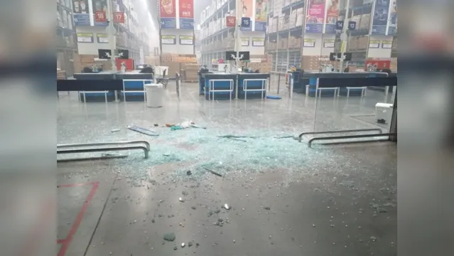 Imagem ilustrativa da notícia Bandidos explodem caixa eletrônico de supermercado atacarejo