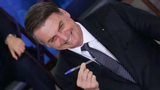 Imagem ilustrativa da notícia Bolsonaro assina MP que destina R$ 2 bi para vacina da covid-19