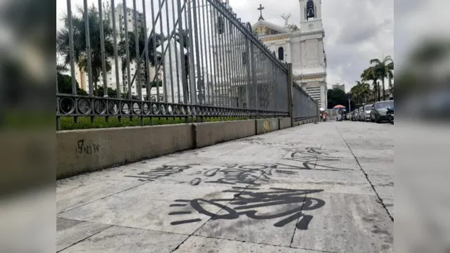 Imagem ilustrativa da notícia Calçada em frente à Basílica é pichada às vésperas do Círio