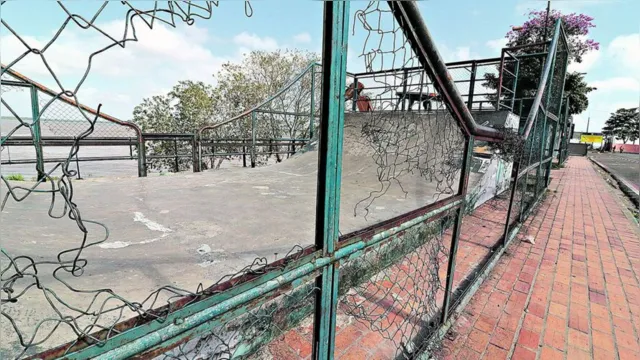 Imagem ilustrativa da notícia Obra na orla de Icoaraci se arrasta e visitantes reclamam do descaso