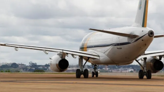 Imagem ilustrativa da notícia MPF investiga uso de avião da FAB para transportar garimpeiros do Pará para Brasília