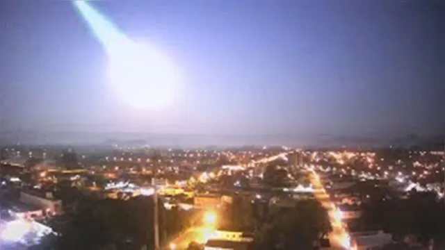 Imagem ilustrativa da notícia Meteoro explode no sul do Brasil e transforma noite em dia, veja!  