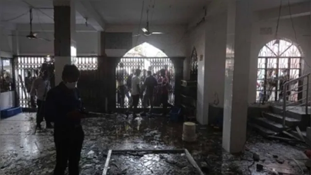 Imagem ilustrativa da notícia Explosão de gás mata ao menos 17 em mesquita de Bangladesh