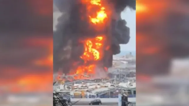 Imagem ilustrativa da notícia Imagens fortes! Incêndio atinge área do Porto de Beirute que explodiu. Veja o vídeo!