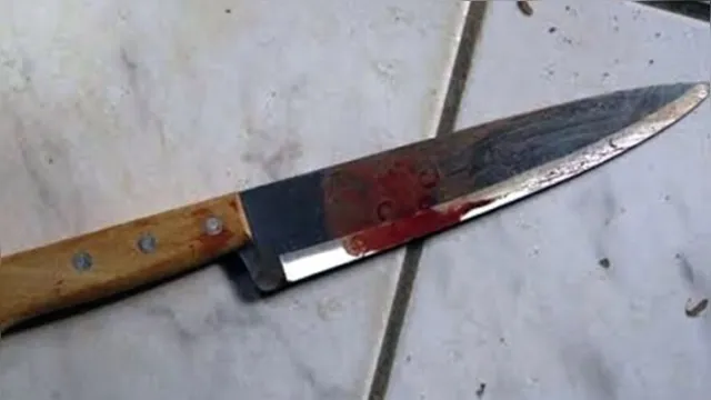 Imagem ilustrativa da notícia Homem encontra irmão com faca cravada no abdômen
