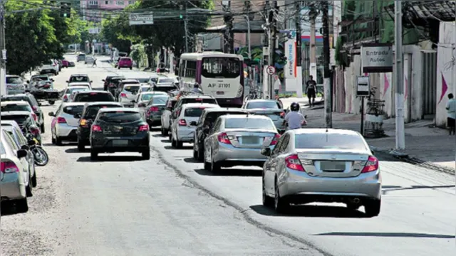 Imagem ilustrativa da notícia Asfaltamento incompleto traz riscos de acidentes em Belém