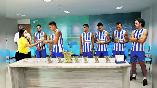 Imagem ilustrativa da notícia Jogadores do Paysandu recebem na Curuzu o Troféu Camisa 13