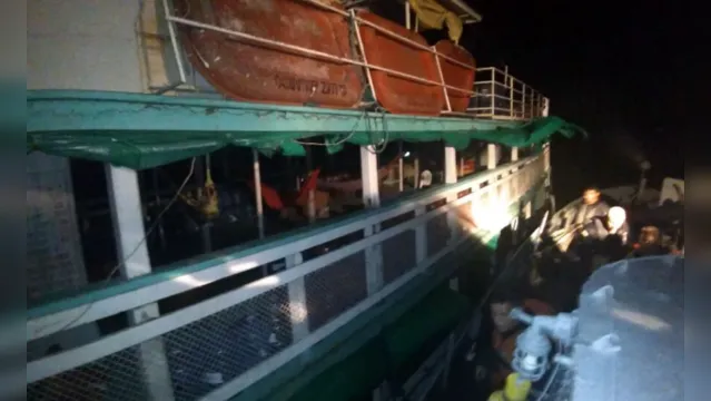 Imagem ilustrativa da notícia Embarcação naufraga no Pará, mas tripulantes e passageiros se salvam; assista!