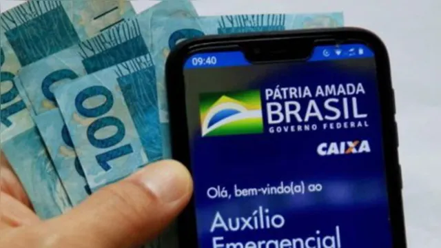 Imagem ilustrativa da notícia Caixa deposita auxílio de R$ 600 e libera saque de R$ 300; veja quem recebe