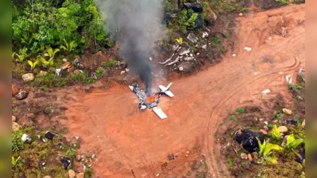 Imagem ilustrativa da notícia Piloto suspeito de traficar é perseguido, faz pouso forçado e incendeia avião no Pará
