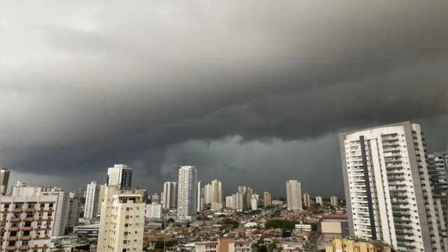 Imagem ilustrativa da notícia Chuva causa alagamento e transtornos em Belém. Veja o trânsito ao vivo