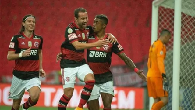 Imagem ilustrativa da notícia Flamengo embala no segundo tempo e vence o Athletico-PR