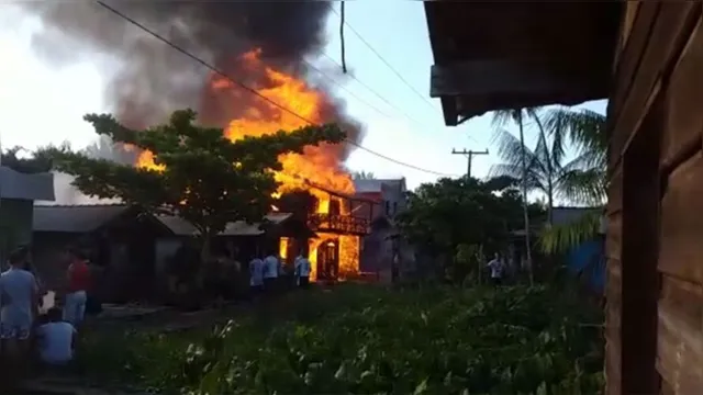 Imagem ilustrativa da notícia Incêndio atinge quatro casas e uma igreja no arquipélago do Marajó; veja o vídeo!