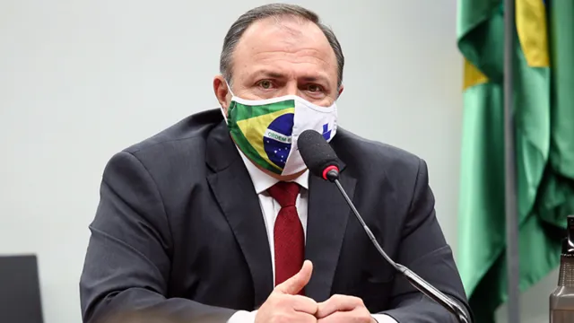 Imagem ilustrativa da notícia Bolsonaro
decide efetivar Pazuello como ministro da Saúde