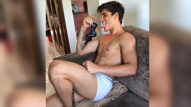 Imagem ilustrativa da notícia Ex-namorado da mãe de Neymar rasga dinheiro: "sujo'"
