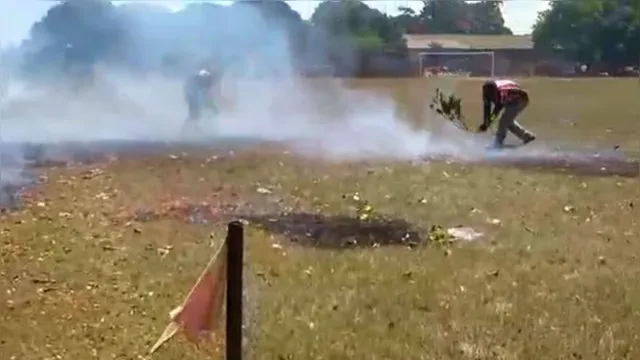 Imagem ilustrativa da notícia Vídeo: Moradores tentam desesperadamente apagar fogo em campo no Pará