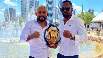 Deiveson Figueiredo é o único brasileiro com cinturão no UFC.