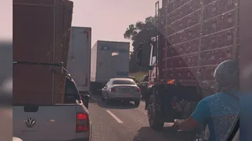 Imagem ilustrativa da notícia Carreta tomba e deixa trânsito na BR-316 congestionado; veja em tempo real!