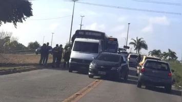 Carros já foram retirados do local; veja mais sobre as vias na capital