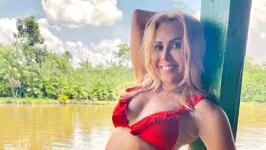 Imagem ilustrativa da notícia Joelma esbanja beleza ao ser fotografada de biquíni